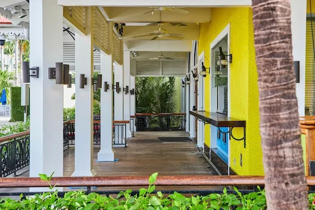The Corridor Comes Back: Why Ben Tre's Breezeways Beat the Open-Plan Kitchen
